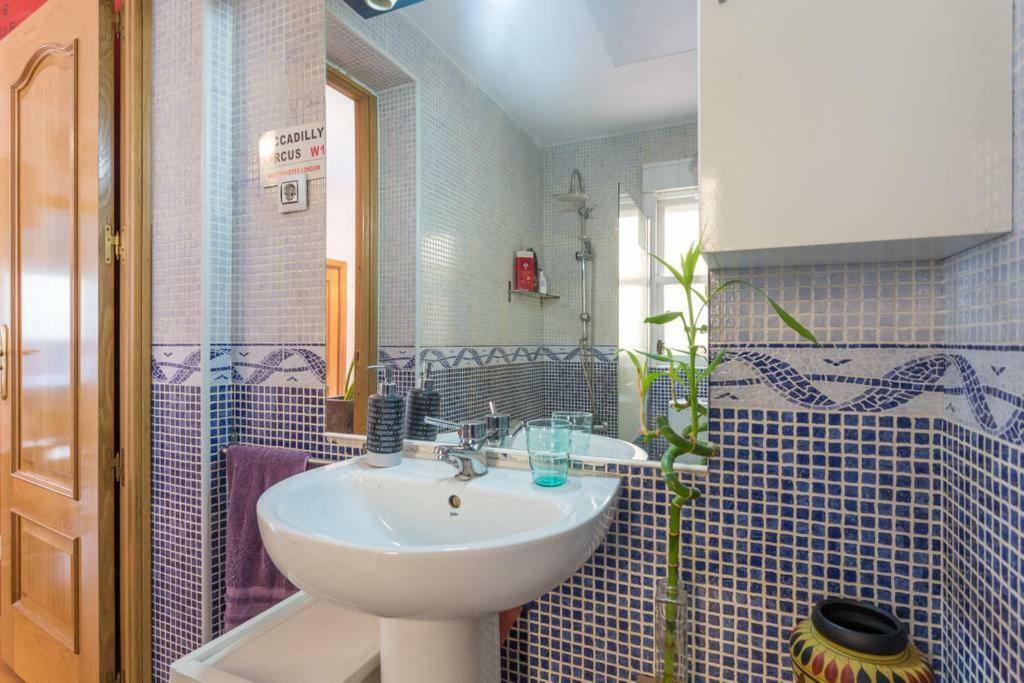Apartamento Urgel Madrid Exteriér fotografie